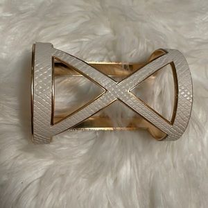 White and gold bracelet